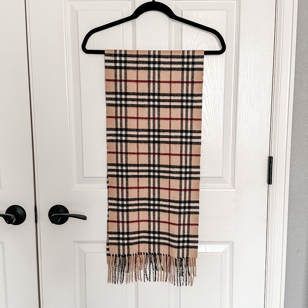 💯 Authentic Burberry Classic Nova check Scarf.